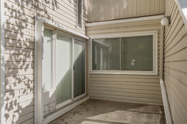 Building Photo - 2618 S Xanadu Way