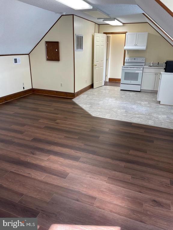 Building Photo - 519 Winchester Ave