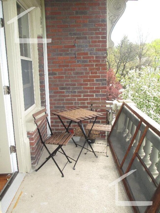 Building Photo - Amazing Allston two Bed Right on the Cusp of Brookline...