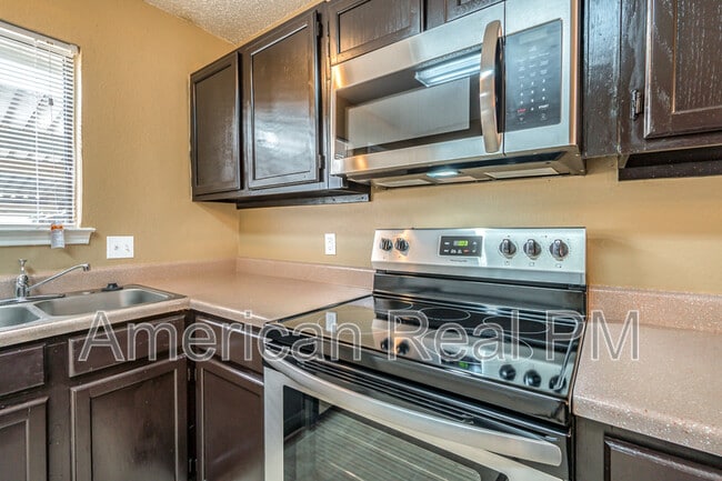Building Photo - 721 Westover Dr