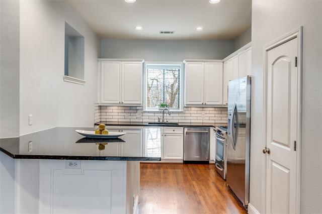 Building Photo - 3835 Cole Ave