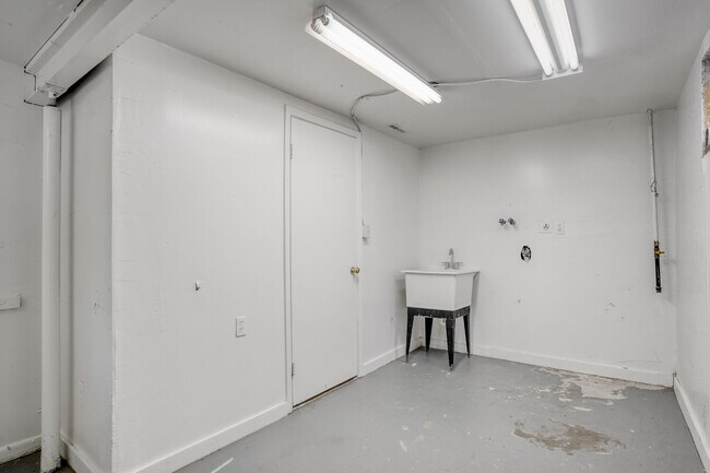 Building Photo - 377 Depew St