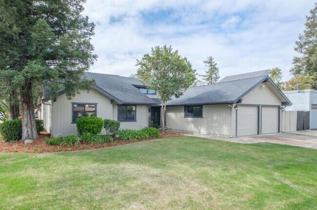 Building Photo - Drench Yourself in Luxury: 3-Bedroom Corner Oasis with a Sparkling Pool!