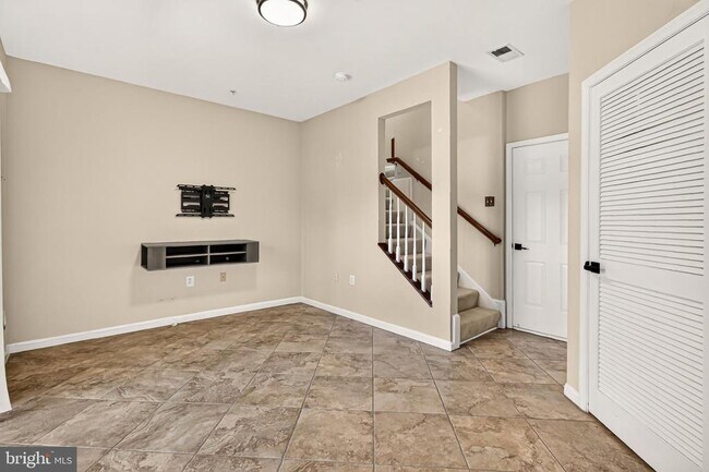 Building Photo - 6126 Madison Crest Ct