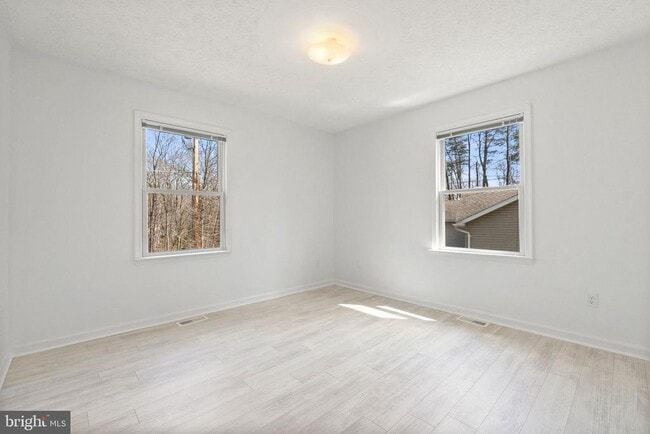 Building Photo - 100 Woodlands Ln