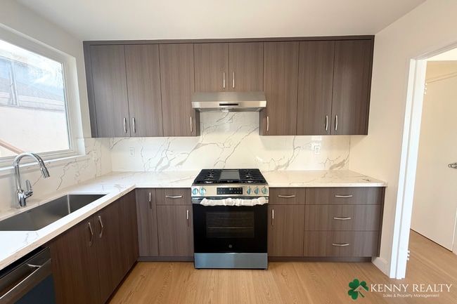 Building Photo - Newly Remodeled 5BR/3BA Home w/ City + Ocean Views in Daly City