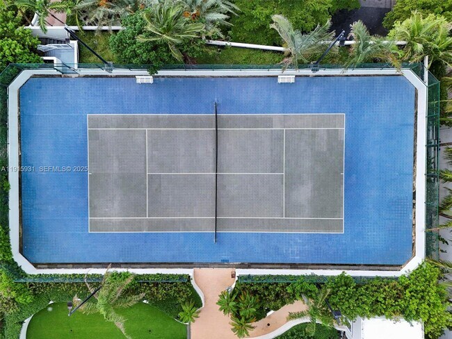 Building Photo - 18671 Collins Ave