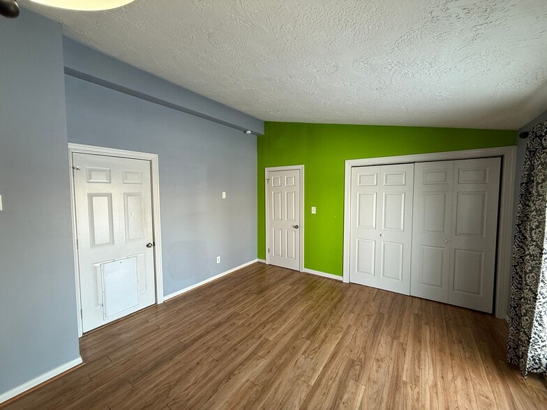 Building Photo - 7215 Shady Ln