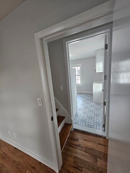 Building Photo - 8 Wilson St