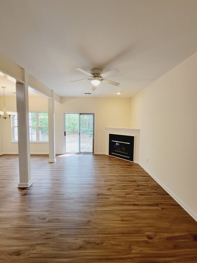 Building Photo - HEATHFIELD HALL- 3BD/2BA Townhome