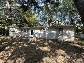 Building Photo - **MOVE-IN SPECIAL**3380 SW Tara Ave - 3 BE...