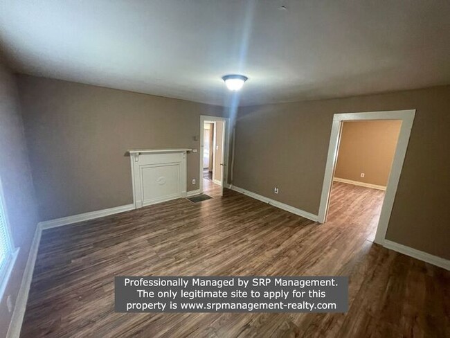 Building Photo - MOVE IN SPECIAL! 2 BR/1 BA available for r...