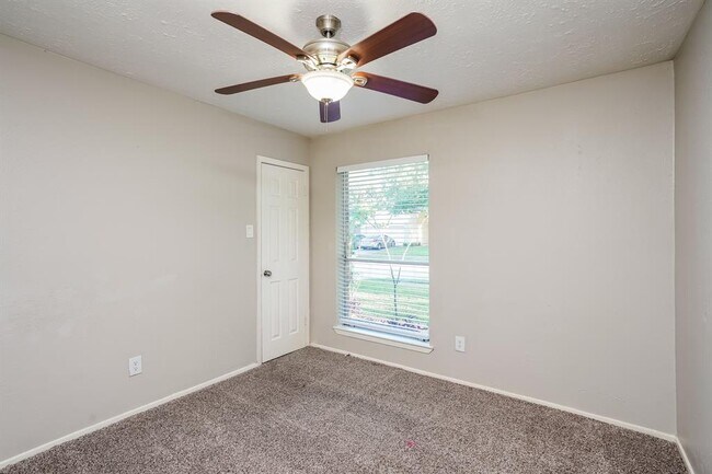 Building Photo - 16950 Nicole Ln