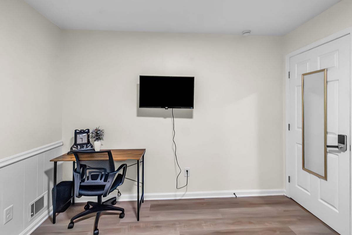 Building Photo - 1812 Wiggins Cir SW