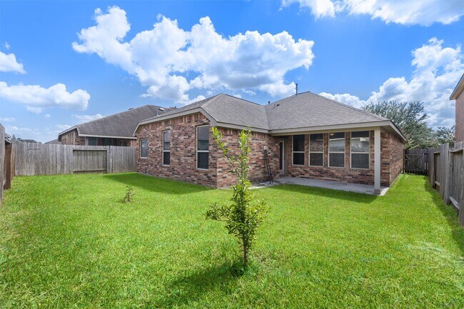 Building Photo - 636 Maple Point Dr E