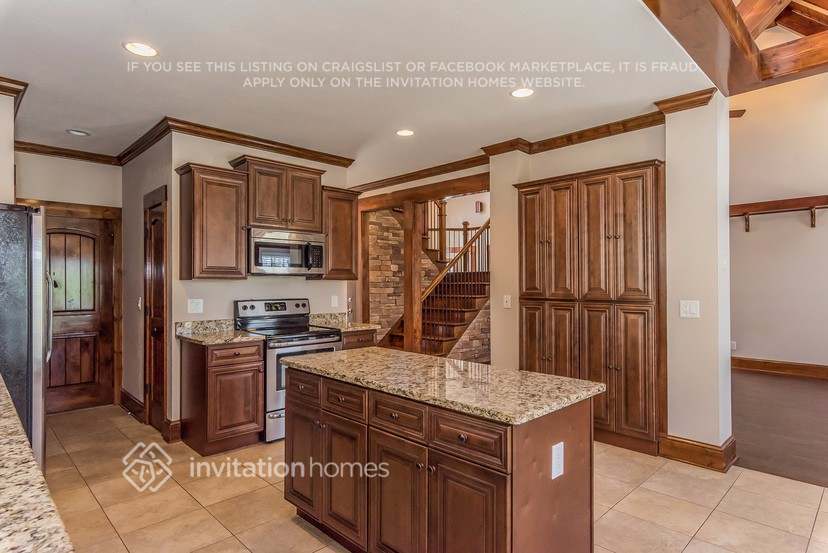 Building Photo - 6223 Spring Lake Dr