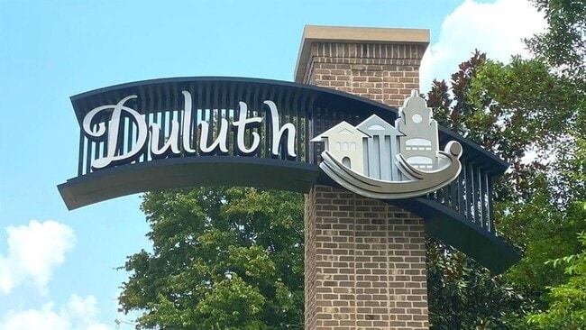 Building Photo - 2745 Peachtree Walk