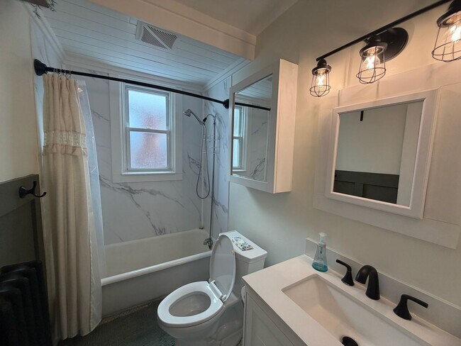 Building Photo - 6611 Kennedy Ave