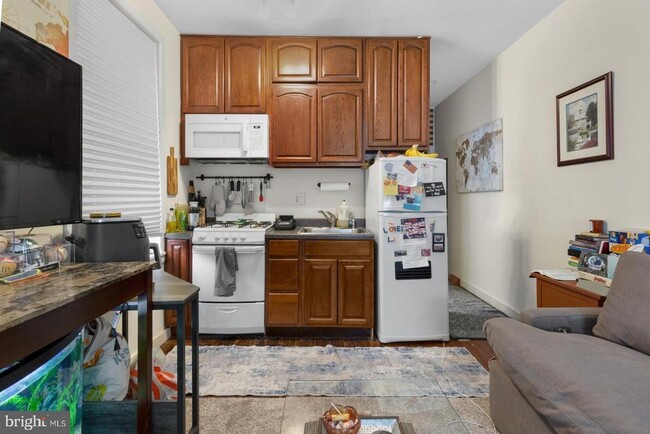 Primary Photo - 638 Catharine St