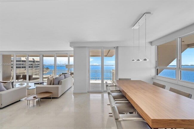 Building Photo - 2 Grove Isle Dr