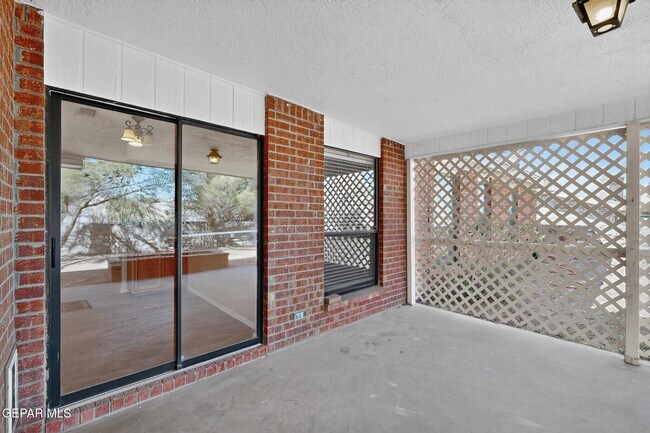 Building Photo - 7419 Mission Viejo Dr