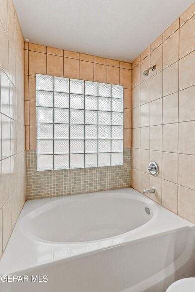 Building Photo - 14336 Desert Sage Dr