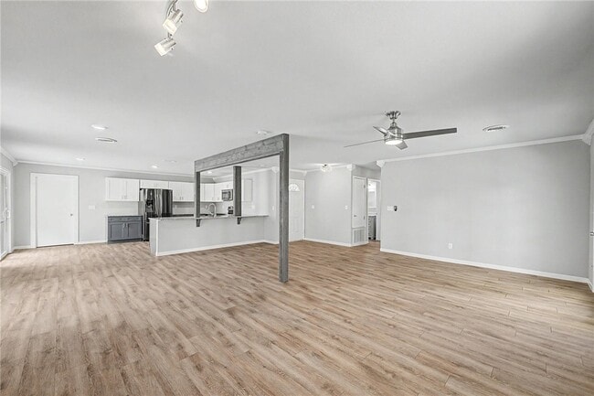 Building Photo - 1404 W Pine St