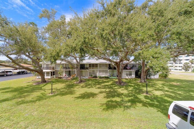 Building Photo - 2944 W Bay Dr