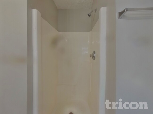 Building Photo - 40 Bramble Bush Trail