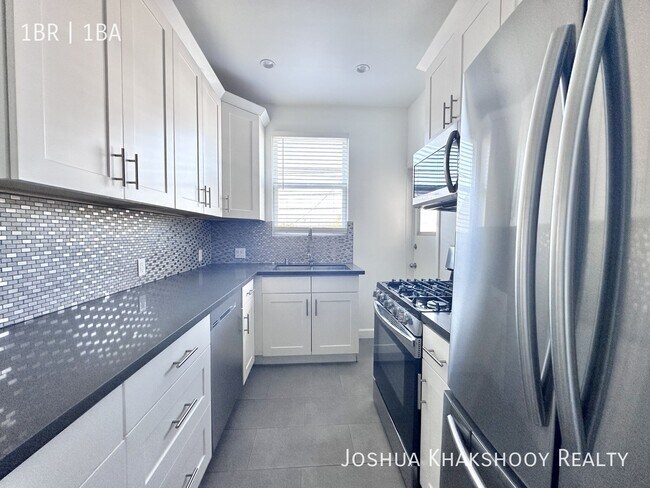 Building Photo - 1416 1/2 S Crest Dr -