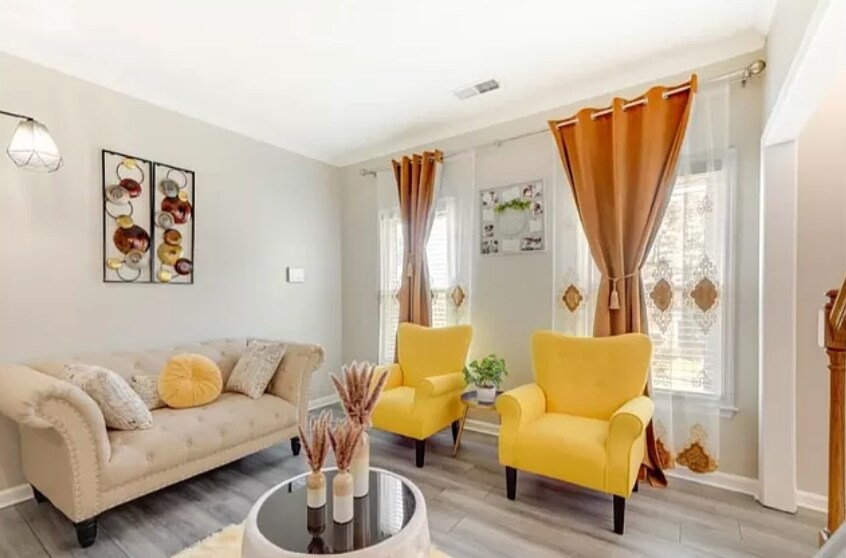 Building Photo - Room in Single Family Home on Woodstone Dr