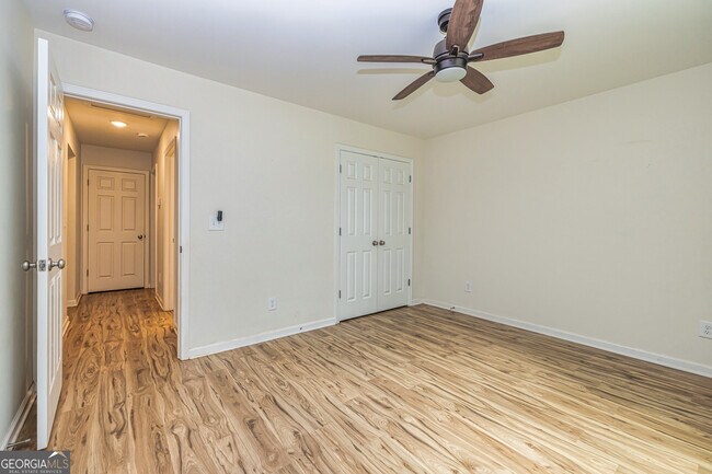 Building Photo - 759 Alvaton Rd