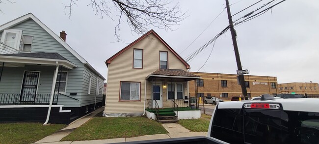 Building Photo - 11326 Saint Aubin St