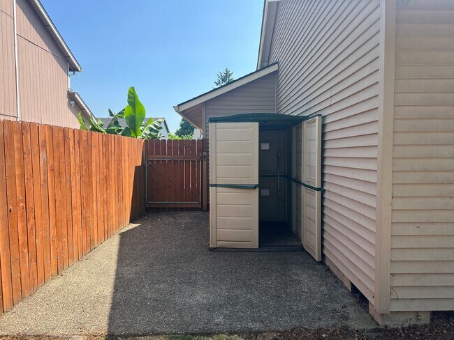 Building Photo - INQUIRE WITH IN FOR ANY MOVEIN SPECIALS Cute Ranch, Location Location in Prairie School district