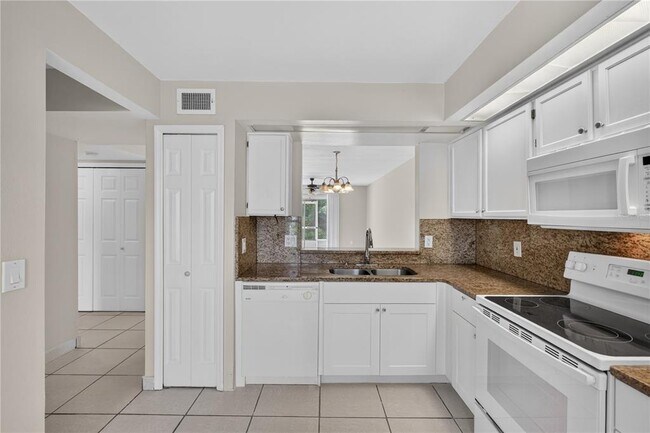 Building Photo - 13829 Timberland Dr