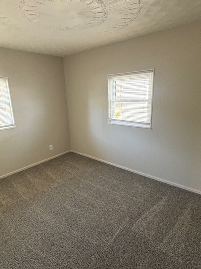 Building Photo - Check out this 3 Bedroom Ranch in Homewood...