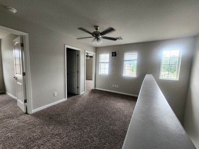 Building Photo - 4 bed 3 bath home in Walker