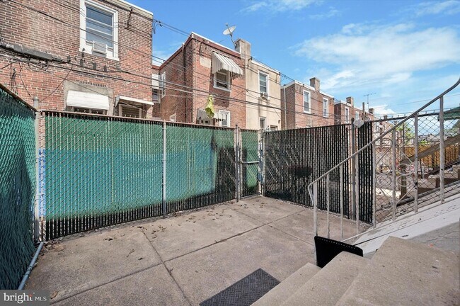 Building Photo - 2950 Weikel St