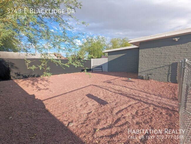 Building Photo - 3743 E Blacklidge Dr
