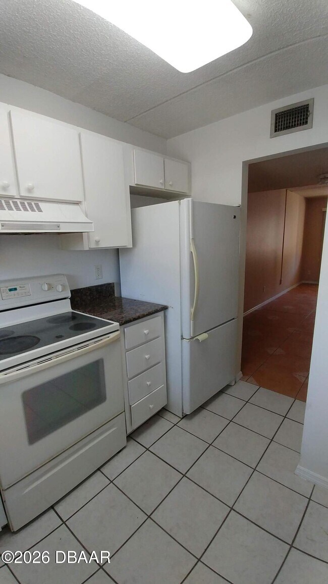 Building Photo - 55 Vining Ct