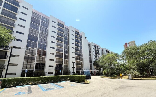 Building Photo - 16909 N Bay Rd