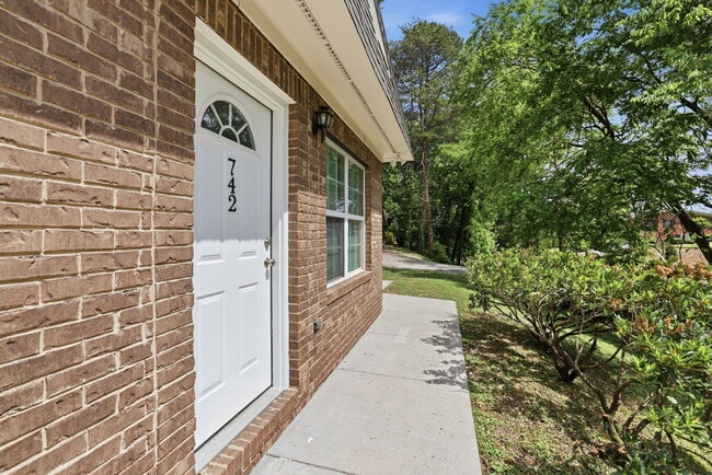 Building Photo - 740-742 Marley Way