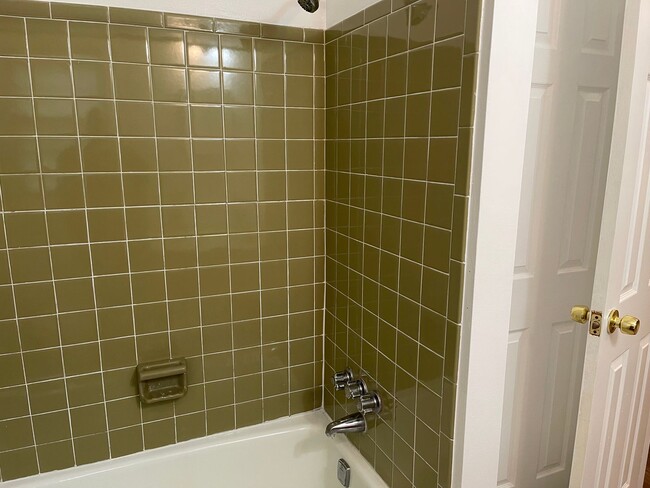 Building Photo - Coleman Place 3-bedroom, 2-bath Condo