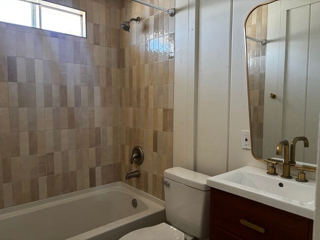Building Photo - Beautiful 2 bedrooms duplex in Imperial Beach