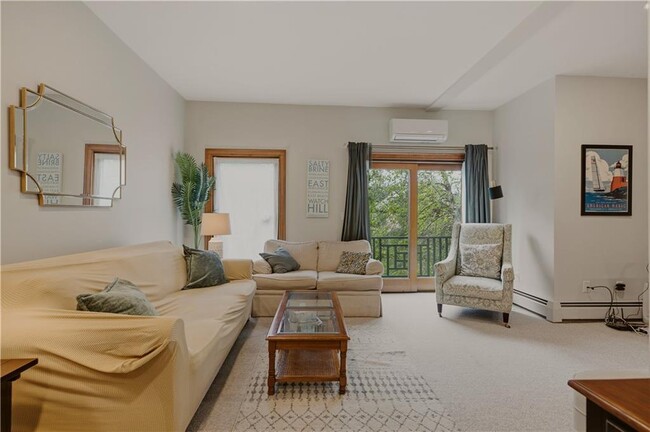 Building Photo - 158 Narragansett Ave