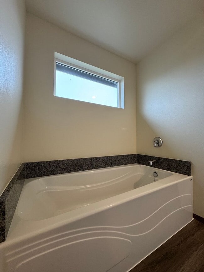 Building Photo - Spacious 5-Bedroom Home with Fenced Yard & Oversized Garage