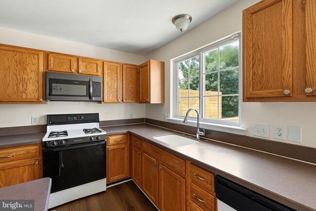 Building Photo - 22 Crenshaw Ct