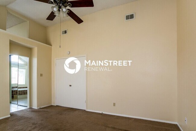 Building Photo - 3 Bedroom Pet-Friendly Home in Houston, TX with Main Street Renewal