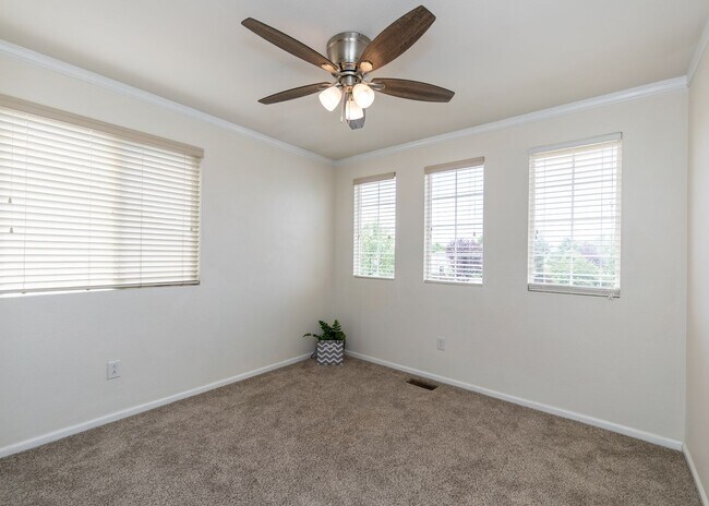 Building Photo - Lovely Home on East Side Near Military bas...