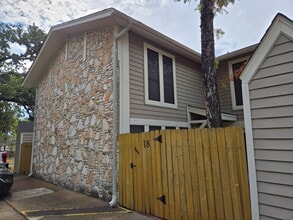 Building Photo - 2 Bed 1.5 Bath Condo in Bryan!